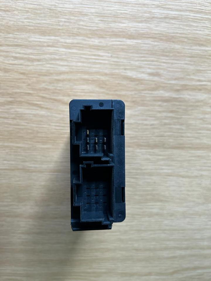 Mercedes VDO Funkfernbedienung Steuergerät A 000 446 02 18 - Bloc de gestion pour Camion: photos 3 Mercedes VDO Funkfernbedienung Steuergerät A 000 446 02 18 - Bloc de gestion pour Camion: photos 3