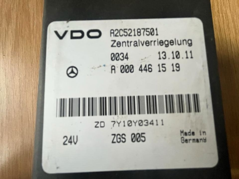Mercedes VDO Zentralverriegelung Steuergerät A 000 446 15 19 - Bloc de gestion pour Camion: photos 2 Mercedes VDO Zentralverriegelung Steuergerät A 000 446 15 19 - Bloc de gestion pour Camion: photos 2