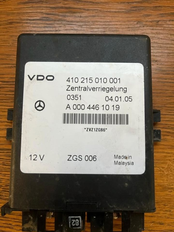 Mercedes VDO Zentralverriegelung Steuergerät A0004461019 - Bloc de gestion pour Camion: photos 2 Mercedes VDO Zentralverriegelung Steuergerät A0004461019 - Bloc de gestion pour Camion: photos 2