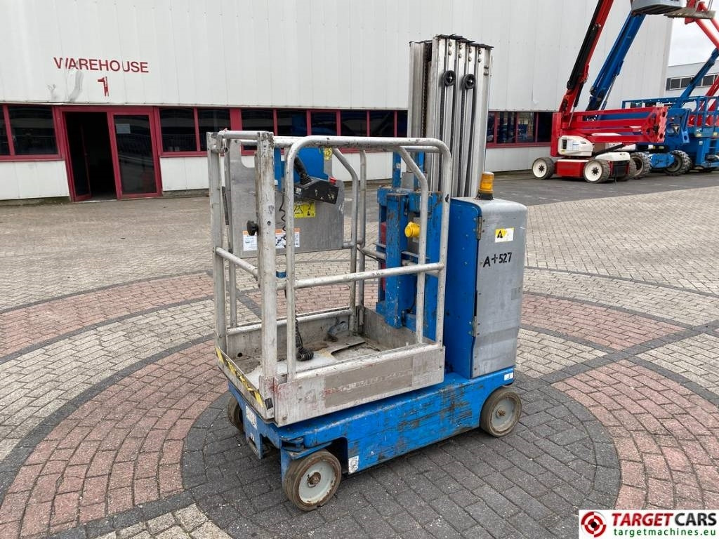 Genie GR-20 Runabout Vertical Mast Work Lift 802cm - Nacelle à mât vertical: photos 1 Genie GR-20 Runabout Vertical Mast Work Lift 802cm - Nacelle à mât vertical: photos 1