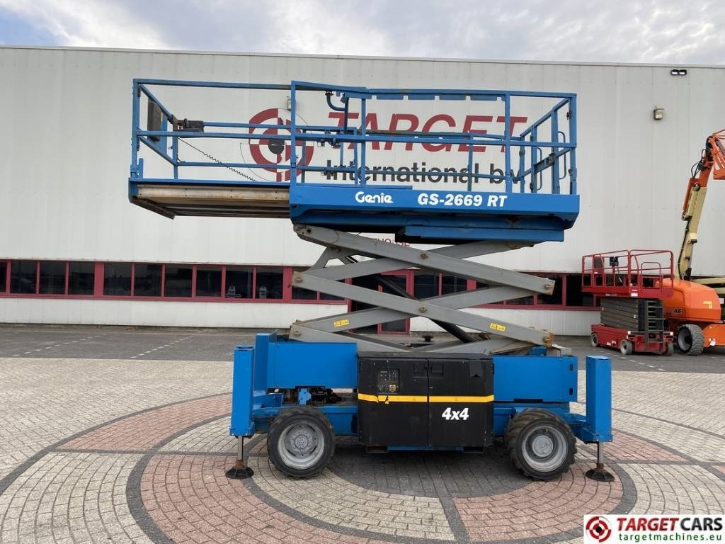 Genie GS-2669RT Diesel 4x4 Scissor Work Lift 1000cm - Nacelle ciseaux: photos 5 Genie GS-2669RT Diesel 4x4 Scissor Work Lift 1000cm - Nacelle ciseaux: photos 5