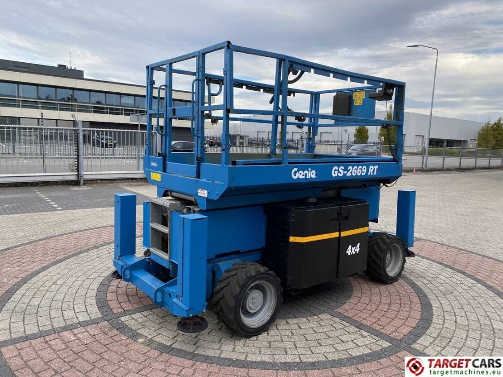 Genie GS-2669RT Diesel 4x4 Scissor Work Lift 1000cm - Nacelle ciseaux: photos 3 Genie GS-2669RT Diesel 4x4 Scissor Work Lift 1000cm - Nacelle ciseaux: photos 3