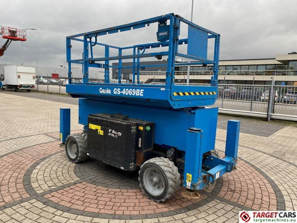 Genie GS-4069BE HyBrid Scissor Work Lift 1412cm - Nacelle ciseaux: photos 2 Genie GS-4069BE HyBrid Scissor Work Lift 1412cm - Nacelle ciseaux: photos 2