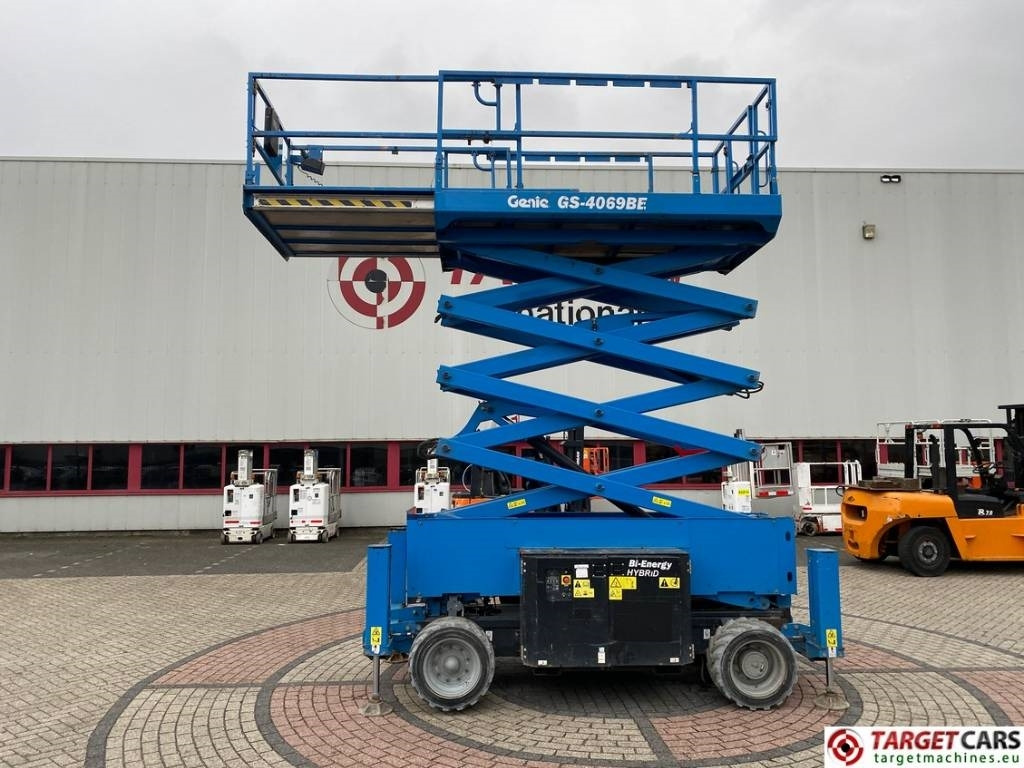 Genie GS-4069BE HyBrid Scissor Work Lift 1412cm - Nacelle ciseaux: photos 5 Genie GS-4069BE HyBrid Scissor Work Lift 1412cm - Nacelle ciseaux: photos 5