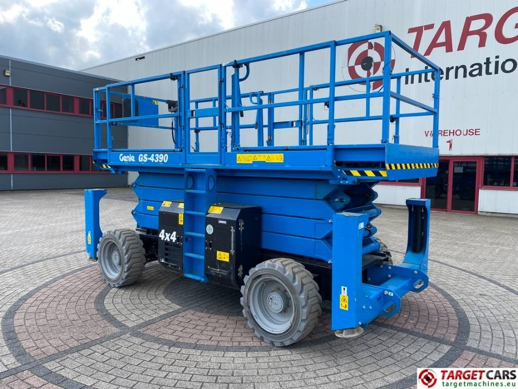 Genie GS-4390 RT LPG 4x4 Scissor Work Lift 1511cm - Nacelle ciseaux: photos 4 Genie GS-4390 RT LPG 4x4 Scissor Work Lift 1511cm - Nacelle ciseaux: photos 4
