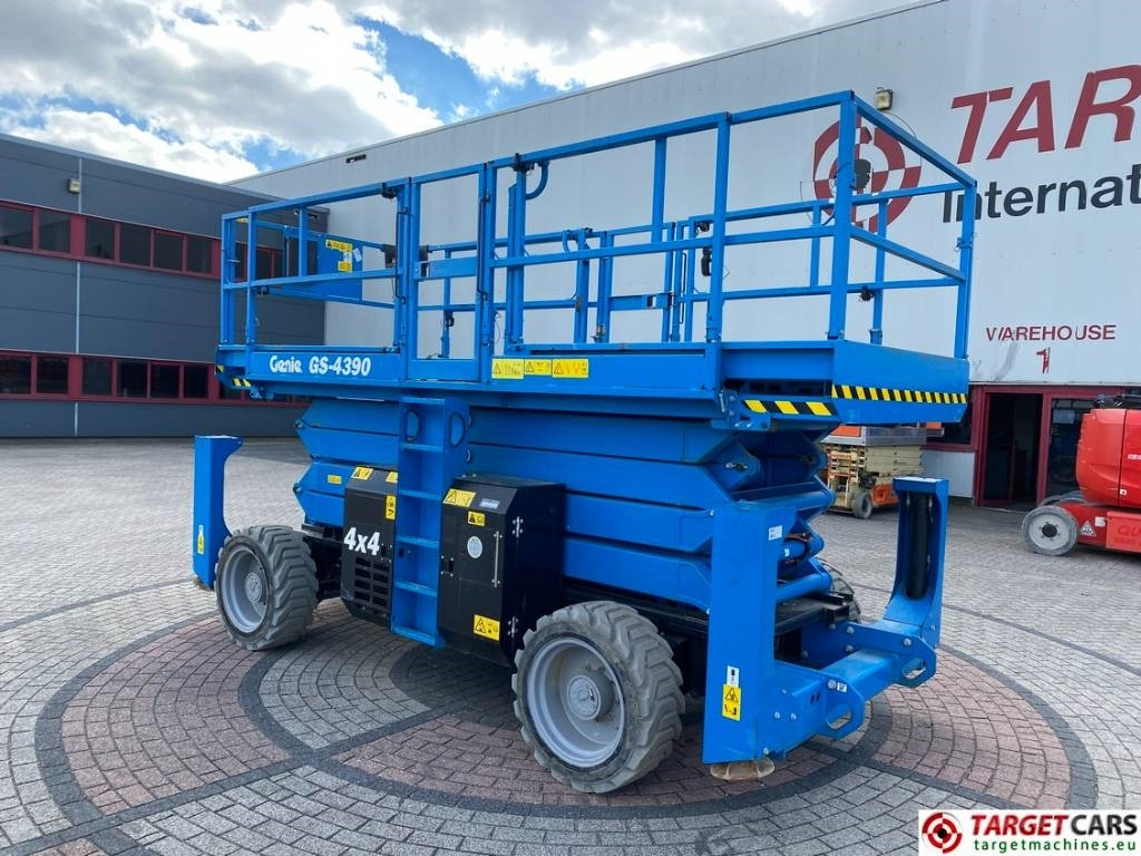 Genie GS-4390 RT LPG 4x4 Scissor Work Lift 1511cm - Nacelle ciseaux: photos 4 Genie GS-4390 RT LPG 4x4 Scissor Work Lift 1511cm - Nacelle ciseaux: photos 4