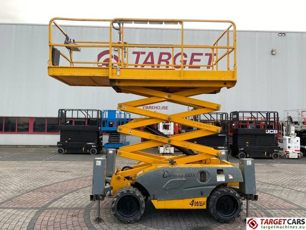 Haulotte Compact 10DX Diesel 4x4 Scissor Work Lift 1015cm - Nacelle ciseaux: photos 5 Haulotte Compact 10DX Diesel 4x4 Scissor Work Lift 1015cm - Nacelle ciseaux: photos 5