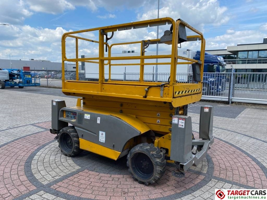 Haulotte Compact 12DX Diesel 4x4 Scissor Work Lift 1206cm - Nacelle ciseaux: photos 2 Haulotte Compact 12DX Diesel 4x4 Scissor Work Lift 1206cm - Nacelle ciseaux: photos 2