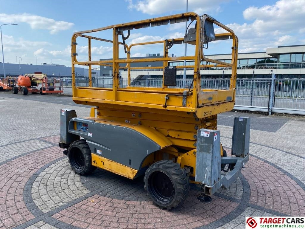 Haulotte Compact 12DX Diesel 4x4 Scissor Work Lift 1206cm - Nacelle ciseaux: photos 2 Haulotte Compact 12DX Diesel 4x4 Scissor Work Lift 1206cm - Nacelle ciseaux: photos 2