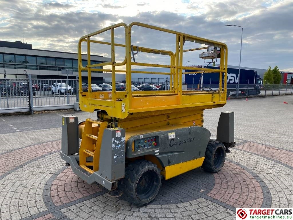 Haulotte Compact 12DX Diesel 4x4 Scissor Work Lift 1206cm - Nacelle ciseaux: photos 3 Haulotte Compact 12DX Diesel 4x4 Scissor Work Lift 1206cm - Nacelle ciseaux: photos 3