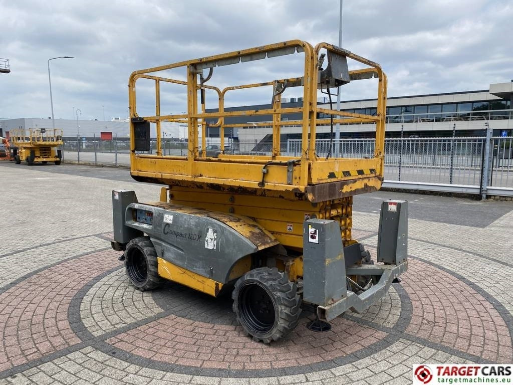 Haulotte Compact 12DX Diesel 4x4 Scissor Work Lift 1206cm - Nacelle ciseaux: photos 2 Haulotte Compact 12DX Diesel 4x4 Scissor Work Lift 1206cm - Nacelle ciseaux: photos 2