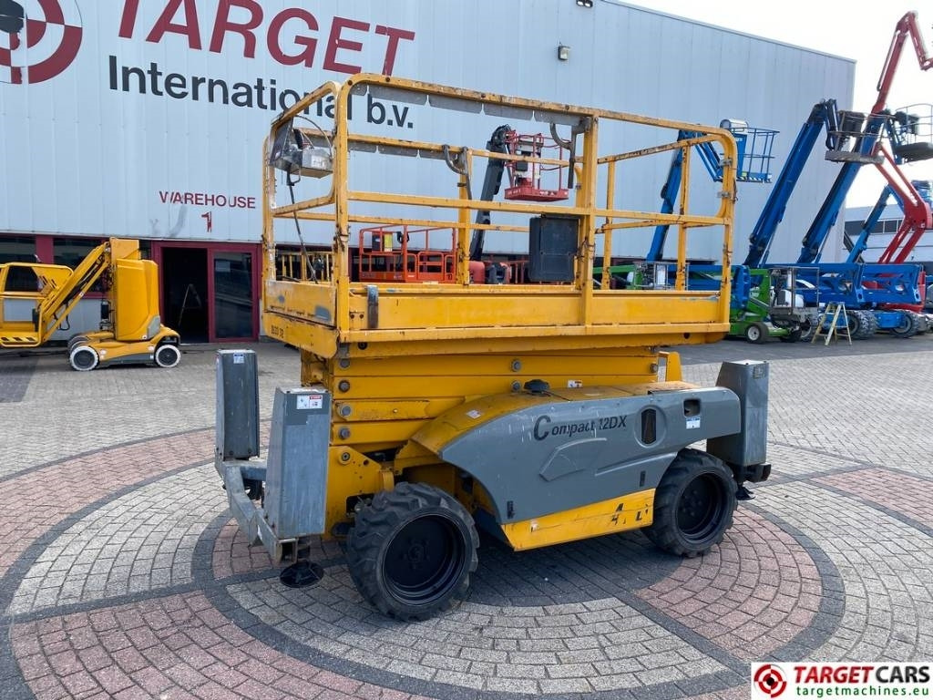 Haulotte Compact 12DX Diesel 4x4 Scissor Work Lift 1206cm - Nacelle ciseaux: photos 1 Haulotte Compact 12DX Diesel 4x4 Scissor Work Lift 1206cm - Nacelle ciseaux: photos 1