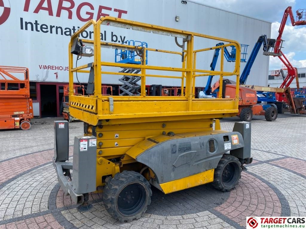 Haulotte Compact 12DX Diesel 4x4 Scissor Work Lift 1206cm - Nacelle ciseaux: photos 1 Haulotte Compact 12DX Diesel 4x4 Scissor Work Lift 1206cm - Nacelle ciseaux: photos 1