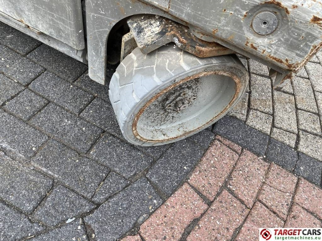 Crédit-bail Haulotte Compact 8 Electric Scissor Work Lift 818cm DEFECT  Haulotte Compact 8 Electric Scissor Work Lift 818cm DEFECT: photos 17 Crédit-bail Haulotte Compact 8 Electric Scissor Work Lift 818cm DEFECT  Haulotte Compact 8 Electric Scissor Work Lift 818cm DEFECT: photos 17