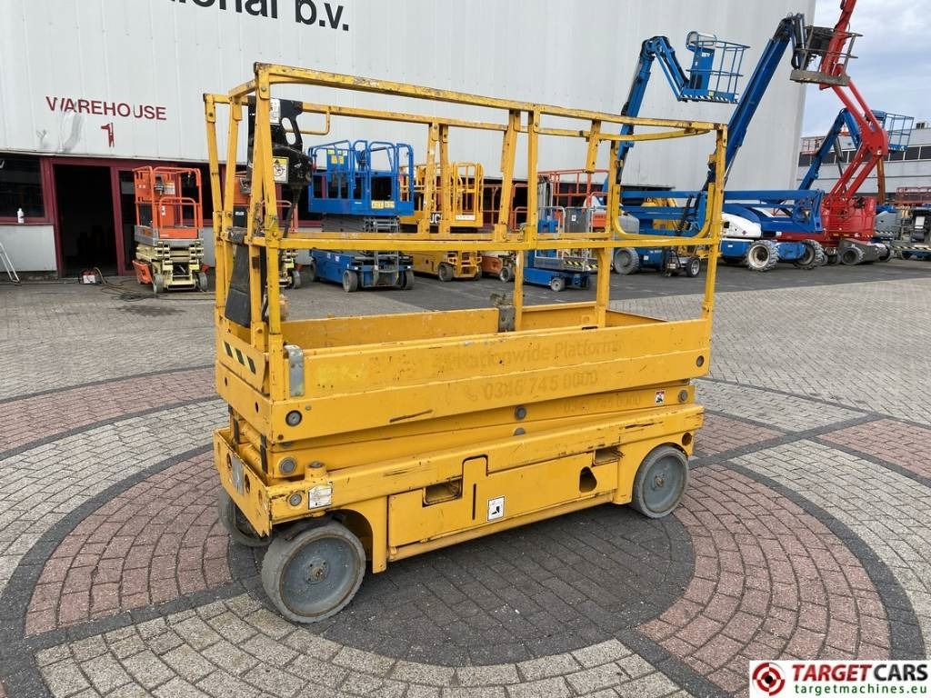 Haulotte Compact 8 Electric Scissor Work Lift 818cm - Nacelle ciseaux: photos 1 Haulotte Compact 8 Electric Scissor Work Lift 818cm - Nacelle ciseaux: photos 1