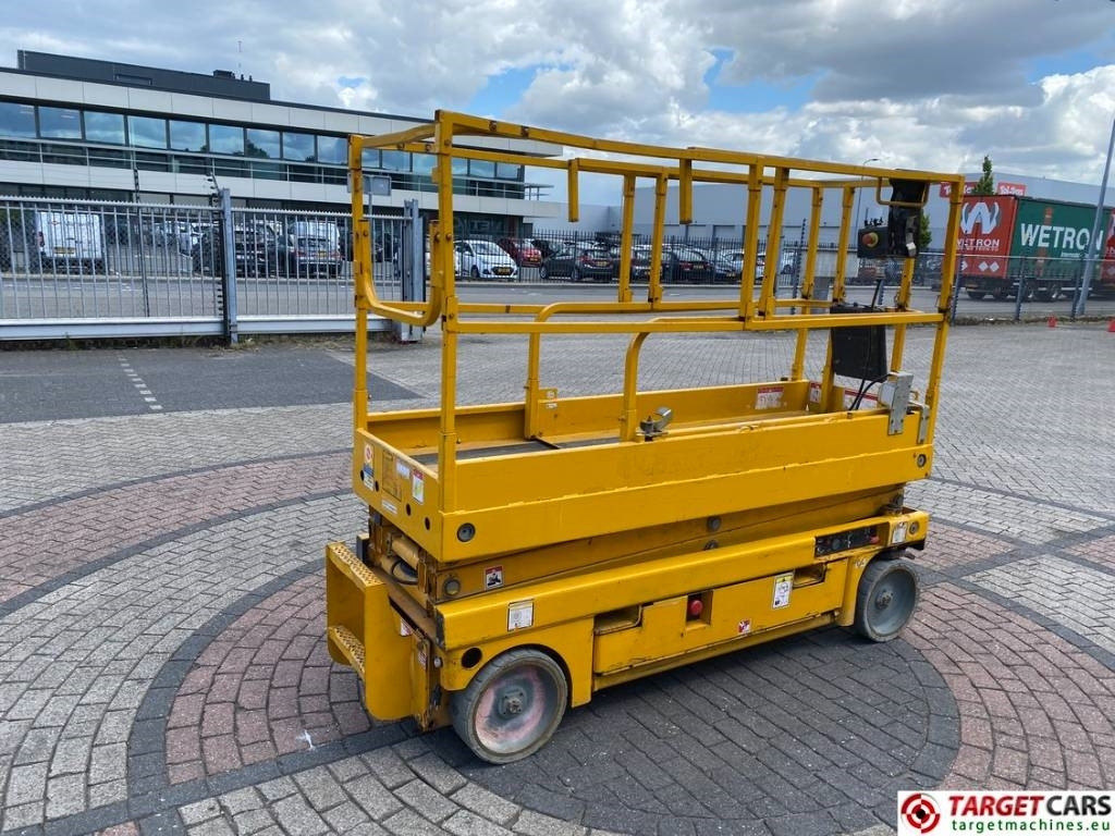 Haulotte Compact 8 Electric Scissor Work Lift 818cm - Nacelle ciseaux: photos 3 Haulotte Compact 8 Electric Scissor Work Lift 818cm - Nacelle ciseaux: photos 3