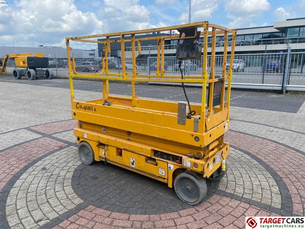 Haulotte Compact 8 Electric Scissor Work Lift 818cm - Nacelle ciseaux: photos 2 Haulotte Compact 8 Electric Scissor Work Lift 818cm - Nacelle ciseaux: photos 2
