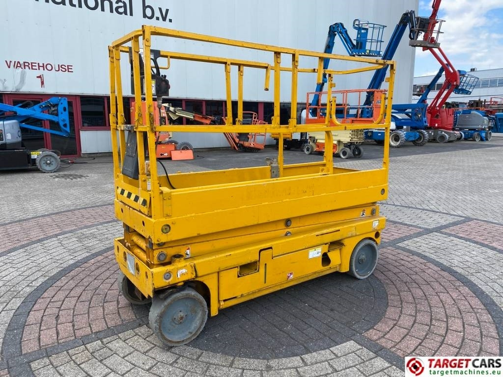 Haulotte Compact 8 Electric Scissor Work Lift 818cm - Nacelle ciseaux: photos 1 Haulotte Compact 8 Electric Scissor Work Lift 818cm - Nacelle ciseaux: photos 1