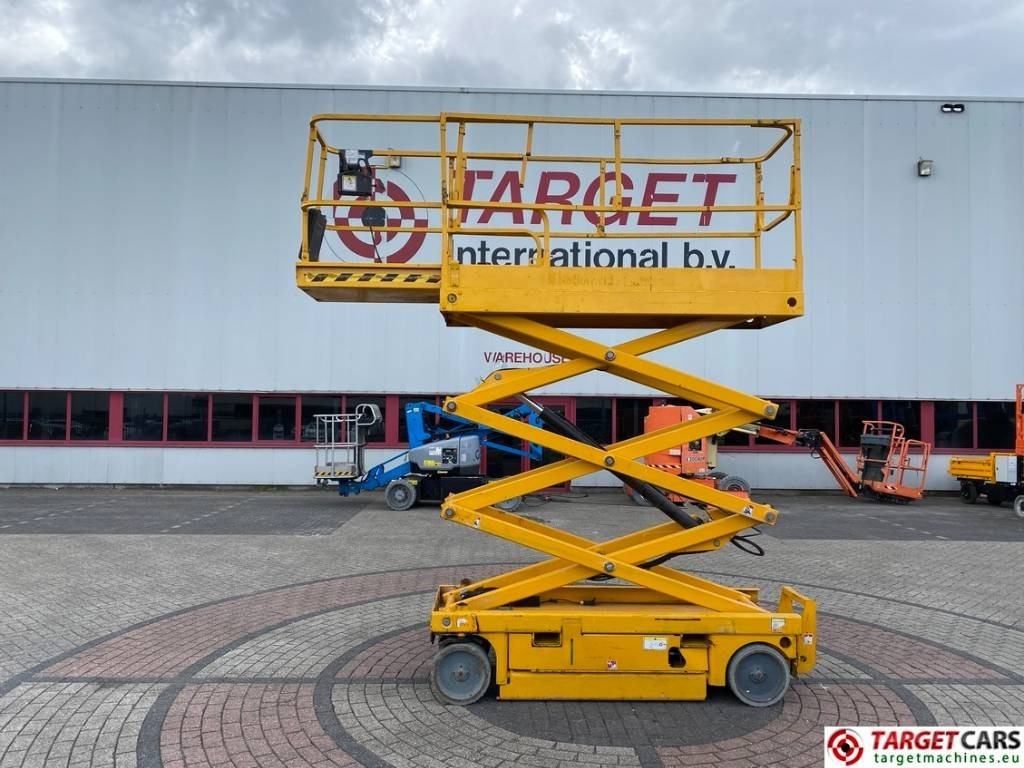 Haulotte Compact 8 Electric Scissor Work Lift 818cm - Nacelle ciseaux: photos 5 Haulotte Compact 8 Electric Scissor Work Lift 818cm - Nacelle ciseaux: photos 5