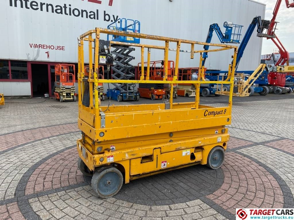 Haulotte Compact 8 Electric Scissor Work Lift 818cm - Nacelle ciseaux: photos 1 Haulotte Compact 8 Electric Scissor Work Lift 818cm - Nacelle ciseaux: photos 1