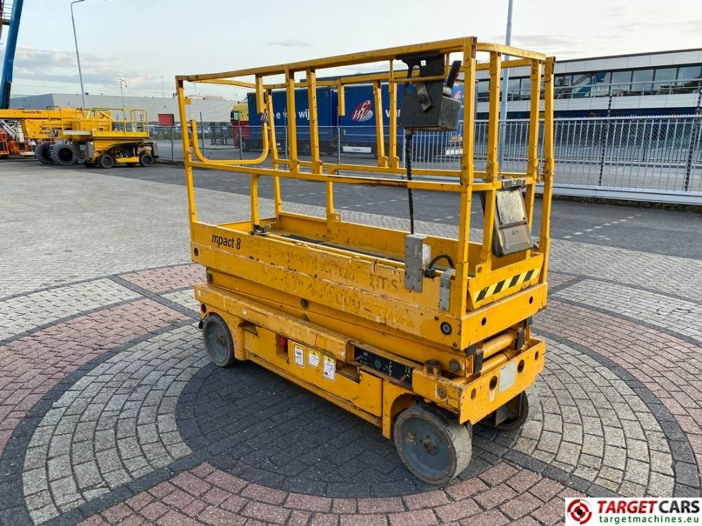 Haulotte Compact 8 Electric Scissor Work Lift 818cm - Nacelle ciseaux: photos 2 Haulotte Compact 8 Electric Scissor Work Lift 818cm - Nacelle ciseaux: photos 2