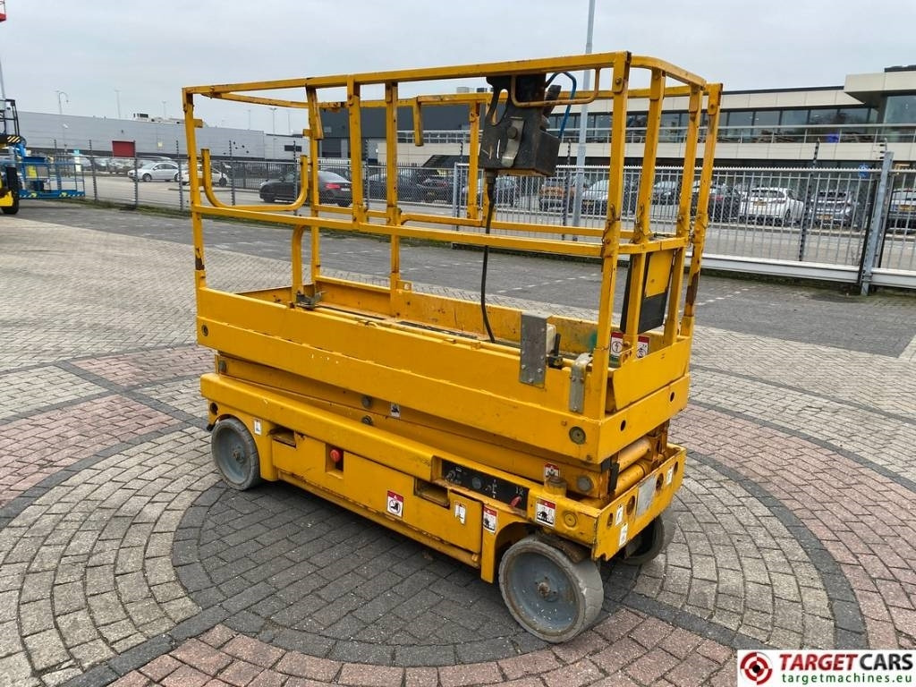 Haulotte Compact 8 Electric Scissor Work Lift 818cm - Nacelle ciseaux: photos 2 Haulotte Compact 8 Electric Scissor Work Lift 818cm - Nacelle ciseaux: photos 2
