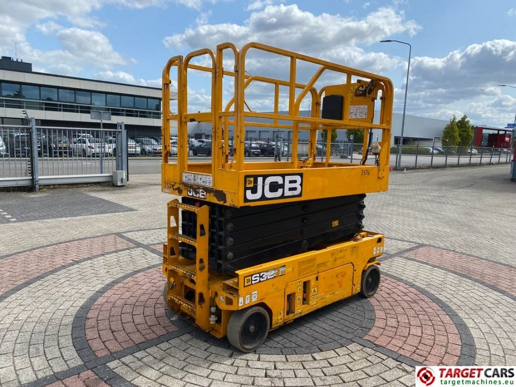 JCB S3246E Electric Scissor Work Lift 1200cm - Nacelle ciseaux: photos 3 JCB S3246E Electric Scissor Work Lift 1200cm - Nacelle ciseaux: photos 3