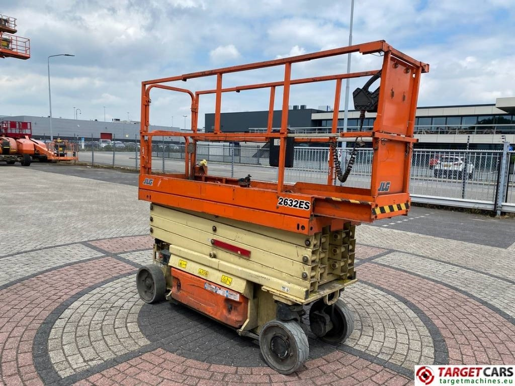 JLG 2632ES Electric Scissor Work Lift 977cm - Nacelle ciseaux: photos 2 JLG 2632ES Electric Scissor Work Lift 977cm - Nacelle ciseaux: photos 2