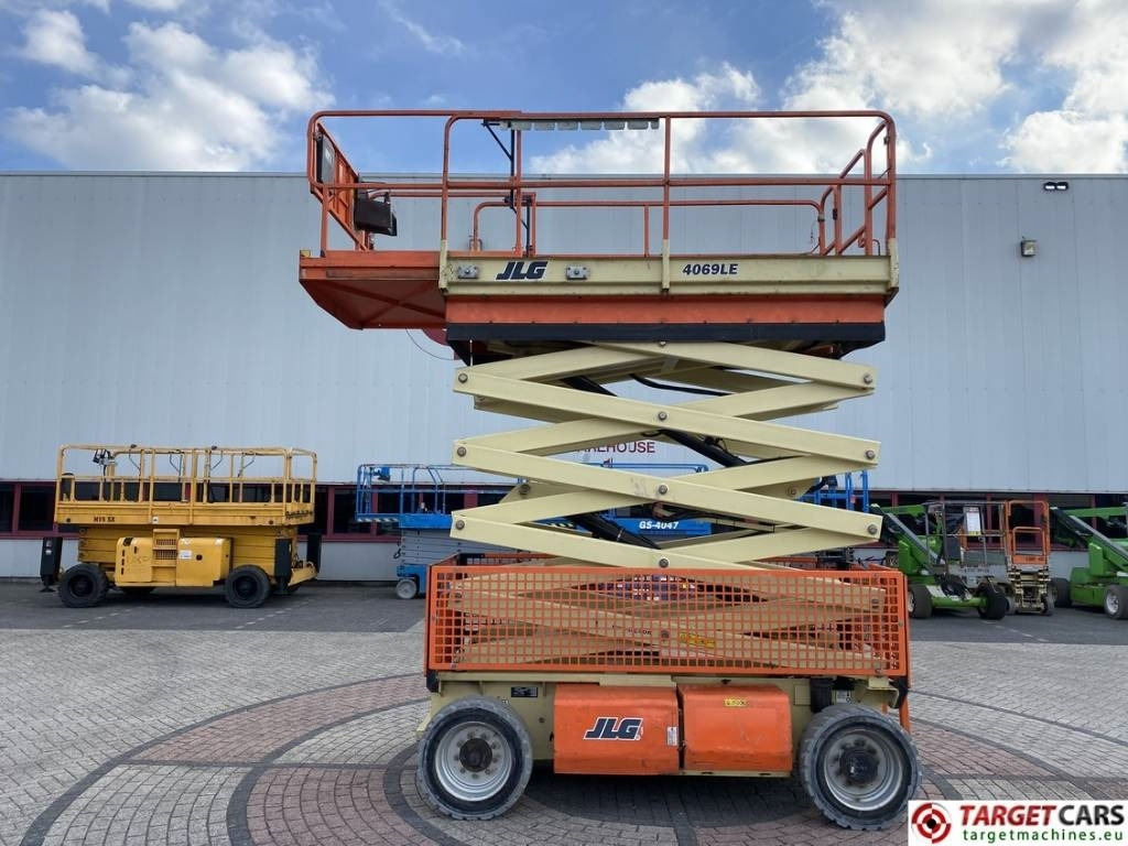 JLG 4069LE Electric Scissor Work Lift 1419cm - Nacelle ciseaux: photos 5 JLG 4069LE Electric Scissor Work Lift 1419cm - Nacelle ciseaux: photos 5