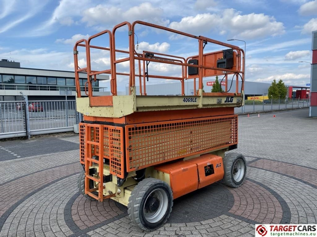 JLG 4069LE Electric Scissor Work Lift 1419cm - Nacelle ciseaux: photos 3 JLG 4069LE Electric Scissor Work Lift 1419cm - Nacelle ciseaux: photos 3