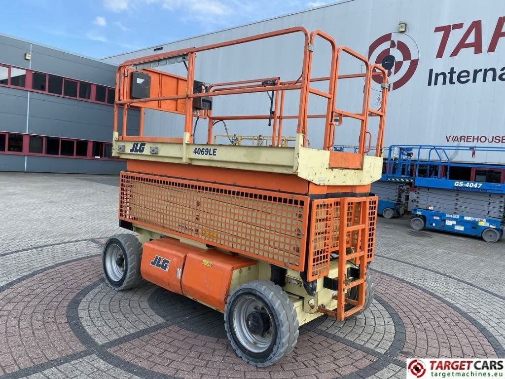JLG 4069LE Electric Scissor Work Lift 1419cm - Nacelle ciseaux: photos 4 JLG 4069LE Electric Scissor Work Lift 1419cm - Nacelle ciseaux: photos 4