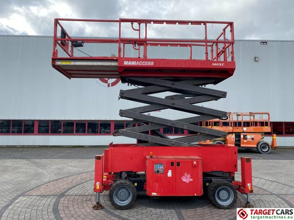 Manitou 140SC Diesel 4x4 Scissor Work Lift 1412cm - Nacelle ciseaux: photos 5 Manitou 140SC Diesel 4x4 Scissor Work Lift 1412cm - Nacelle ciseaux: photos 5