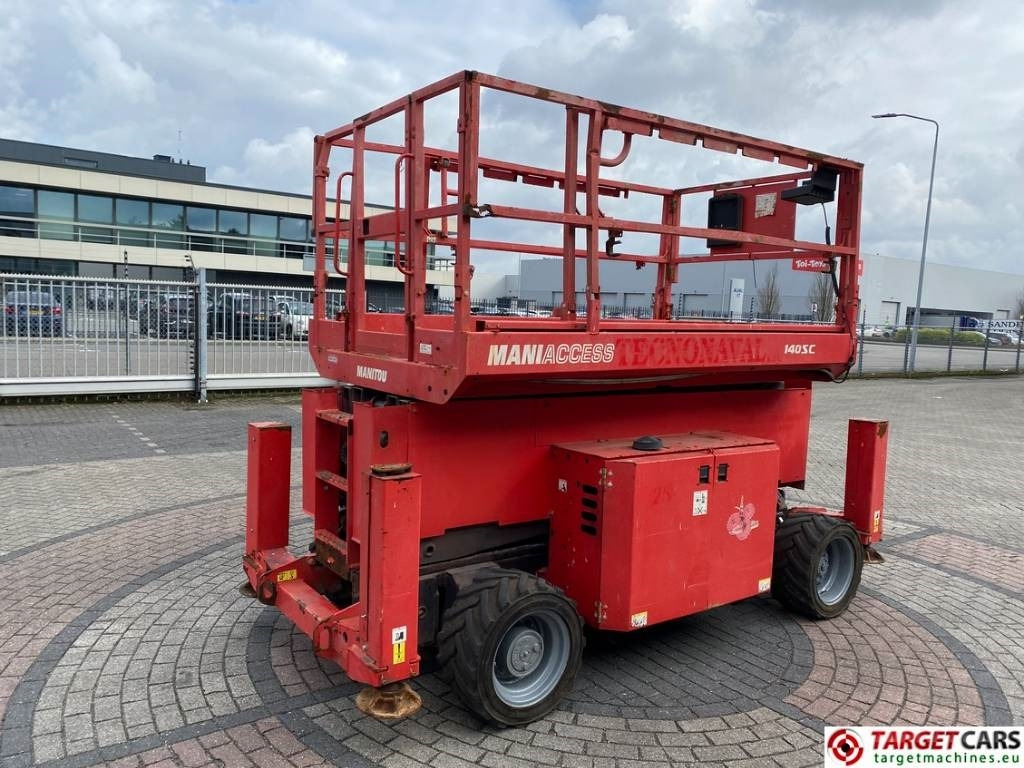Manitou 140SC Diesel 4x4 Scissor Work Lift 1412cm - Nacelle ciseaux: photos 3 Manitou 140SC Diesel 4x4 Scissor Work Lift 1412cm - Nacelle ciseaux: photos 3