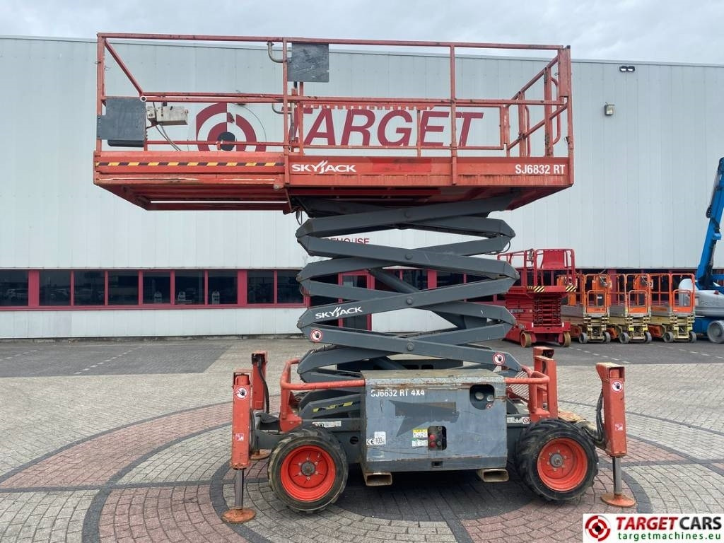SkyJack SJ6832 RT Diesel 4x4 Scissor Work Lift 1180cm - Nacelle ciseaux: photos 5 SkyJack SJ6832 RT Diesel 4x4 Scissor Work Lift 1180cm - Nacelle ciseaux: photos 5