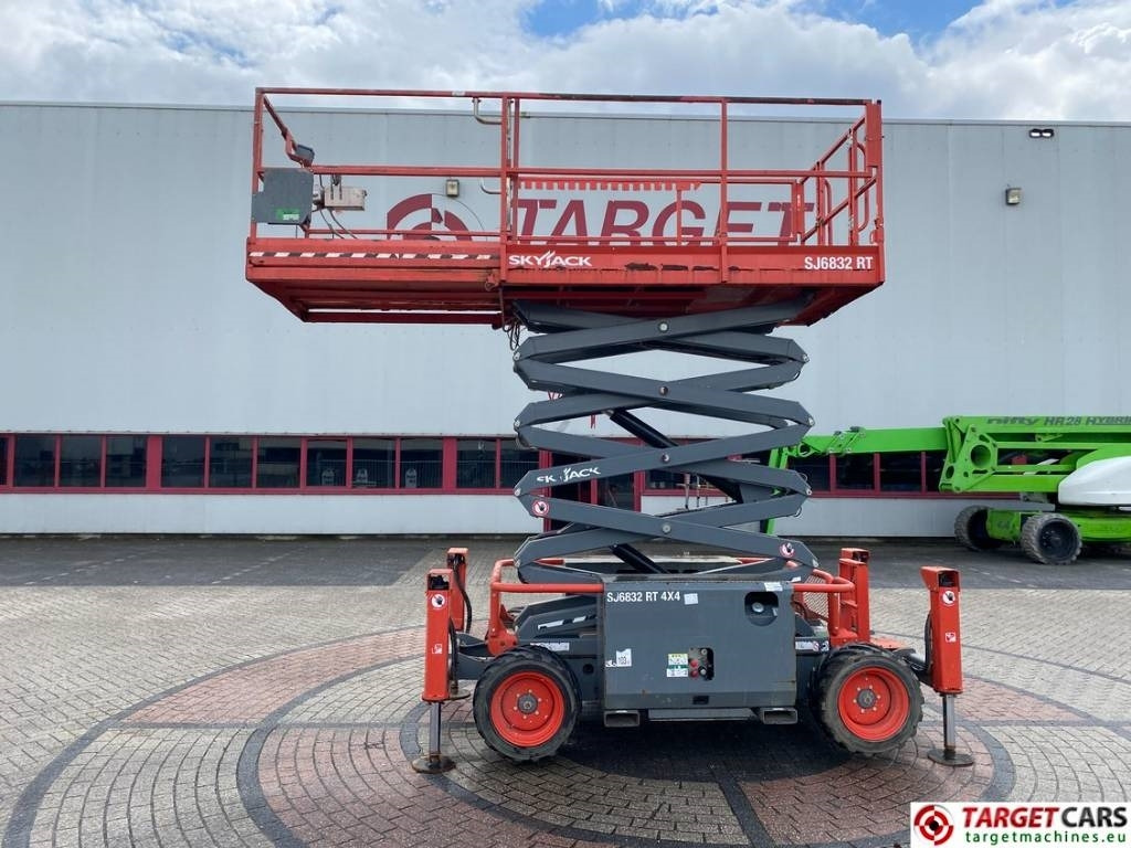 SkyJack SJ6832RT Diesel 4x4 Scissor 6832 Work Lift 1180cm - Nacelle ciseaux: photos 5 SkyJack SJ6832RT Diesel 4x4 Scissor 6832 Work Lift 1180cm - Nacelle ciseaux: photos 5