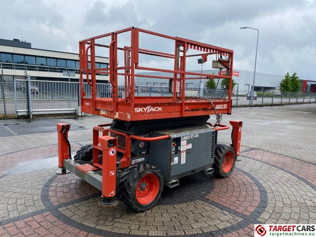 SkyJack SJ6832RT Diesel 4x4 Scissor 6832 Work Lift 1180cm - Nacelle ciseaux: photos 3 SkyJack SJ6832RT Diesel 4x4 Scissor 6832 Work Lift 1180cm - Nacelle ciseaux: photos 3