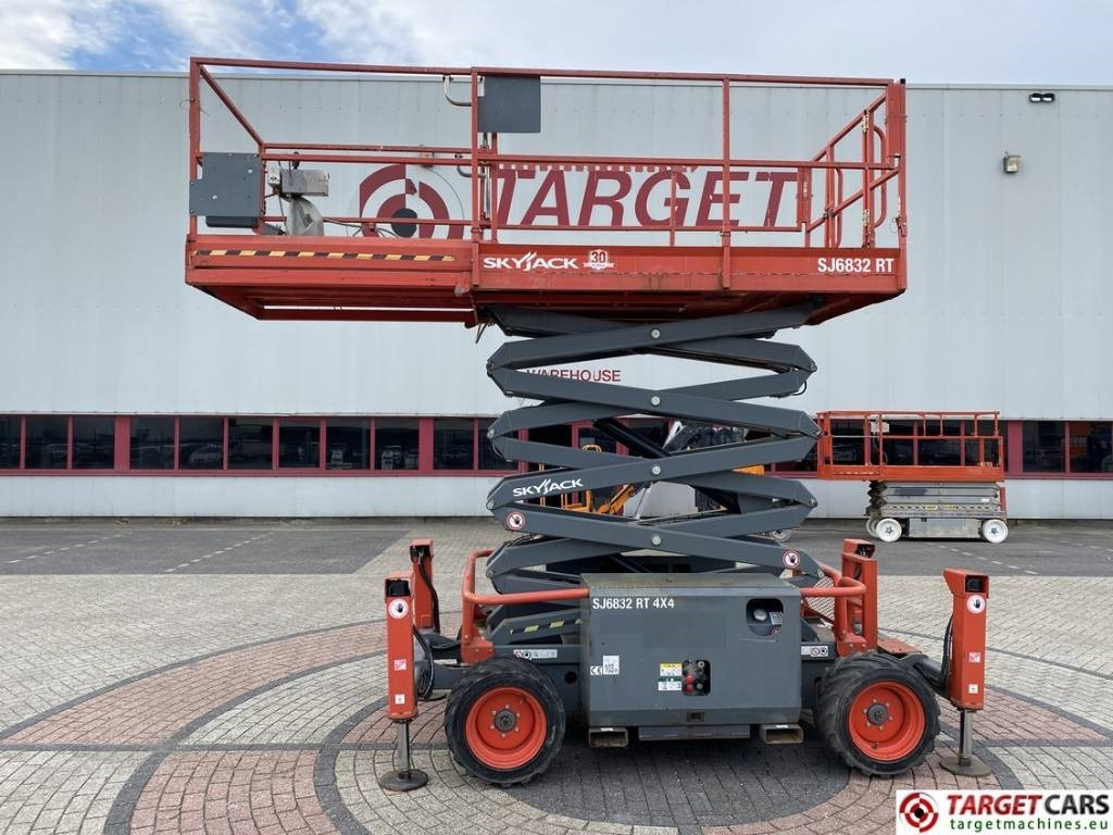 SkyJack SJ6832RT Diesel Scissor Work Lift 1180cm - Nacelle ciseaux: photos 5 SkyJack SJ6832RT Diesel Scissor Work Lift 1180cm - Nacelle ciseaux: photos 5