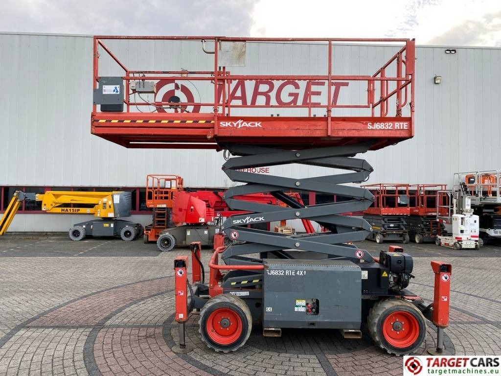 SkyJack SJ6832RTE HyBrid 4x4 Scissor Work Lift 1180cm - Nacelle ciseaux: photos 5 SkyJack SJ6832RTE HyBrid 4x4 Scissor Work Lift 1180cm - Nacelle ciseaux: photos 5