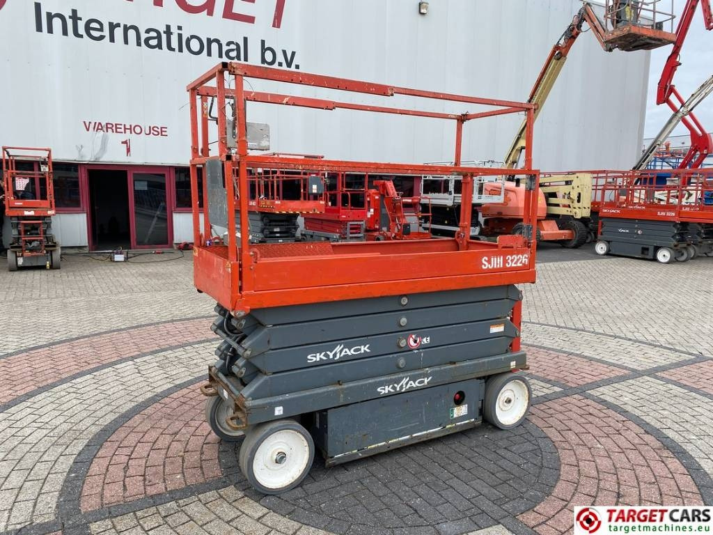SkyJack SJIII-3226 Electric 3226 Scissor Work Lift 990cm - Nacelle ciseaux: photos 1 SkyJack SJIII-3226 Electric 3226 Scissor Work Lift 990cm - Nacelle ciseaux: photos 1