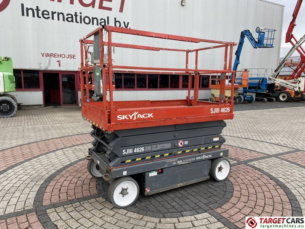 SkyJack SJIII-4626 Electric 4626 Scissor Work Lift 990cm - Nacelle ciseaux: photos 1 SkyJack SJIII-4626 Electric 4626 Scissor Work Lift 990cm - Nacelle ciseaux: photos 1