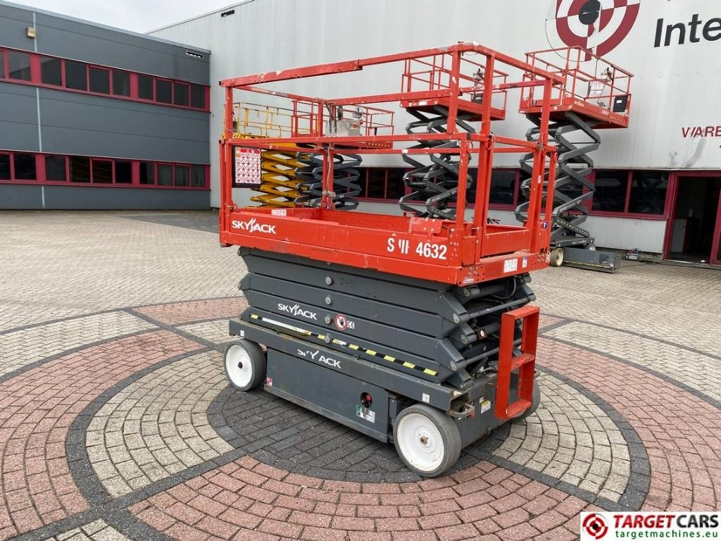 SkyJack SJIII-4632 Electric 4632 Scissor Work Lift 1170cm - Nacelle ciseaux: photos 4 SkyJack SJIII-4632 Electric 4632 Scissor Work Lift 1170cm - Nacelle ciseaux: photos 4