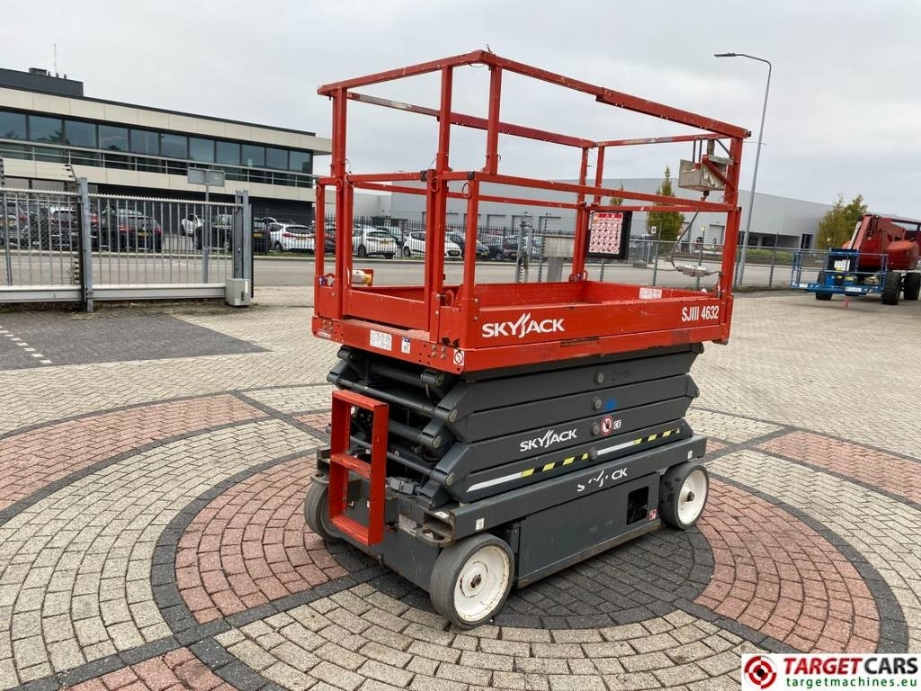 SkyJack SJIII-4632 Electric 4632 Scissor Work Lift 1170cm - Nacelle ciseaux: photos 3 SkyJack SJIII-4632 Electric 4632 Scissor Work Lift 1170cm - Nacelle ciseaux: photos 3