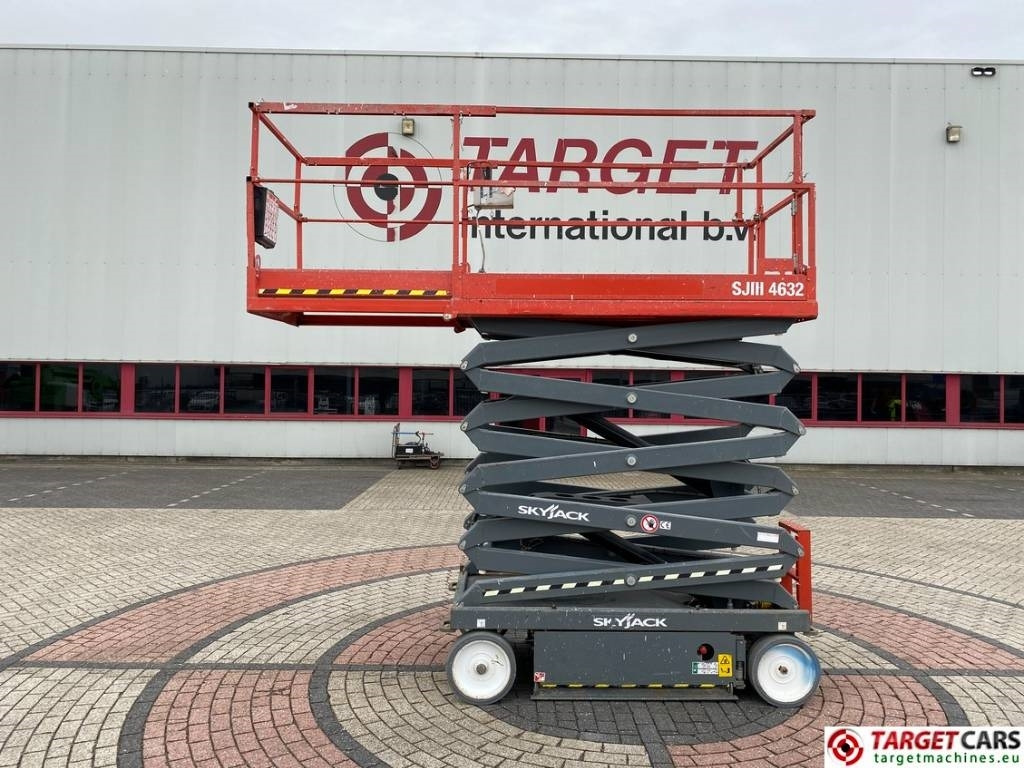 SkyJack SJIII-4632 Electric 4632 Scissor Work Lift 1170cm - Nacelle ciseaux: photos 5 SkyJack SJIII-4632 Electric 4632 Scissor Work Lift 1170cm - Nacelle ciseaux: photos 5
