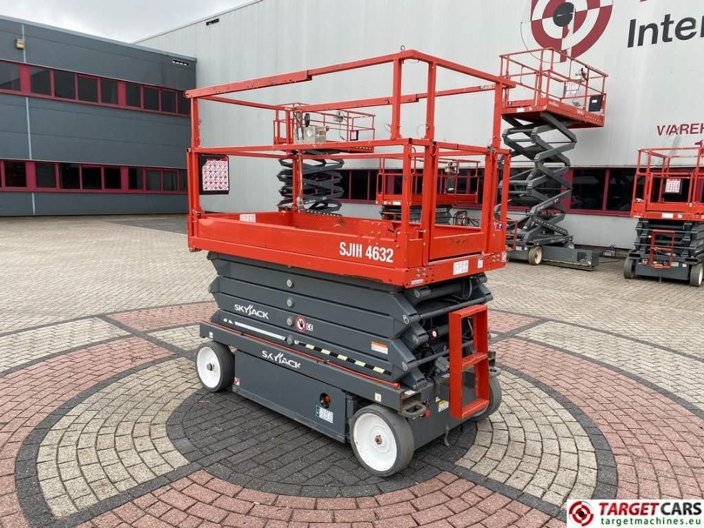 SkyJack SJIII-4632 Electric 4632 Scissor Work Lift 1170cm - Nacelle ciseaux: photos 4 SkyJack SJIII-4632 Electric 4632 Scissor Work Lift 1170cm - Nacelle ciseaux: photos 4