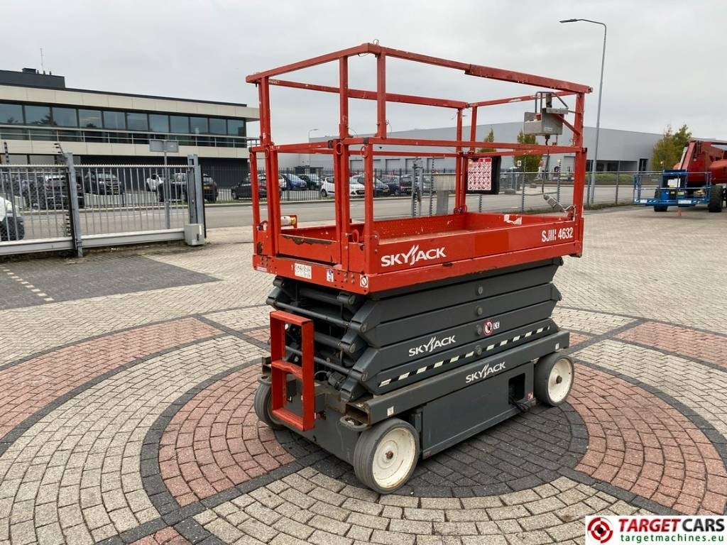 SkyJack SJIII-4632 Electric 4632 Scissor Work lift 1170cm - Nacelle ciseaux: photos 3 SkyJack SJIII-4632 Electric 4632 Scissor Work lift 1170cm - Nacelle ciseaux: photos 3