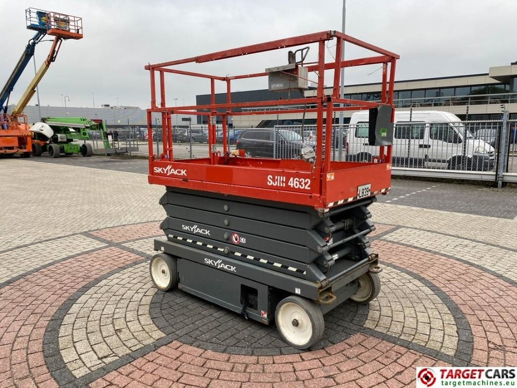SkyJack SJIII-4632 Electric 4632 Scissor Work lift 1170cm - Nacelle ciseaux: photos 2 SkyJack SJIII-4632 Electric 4632 Scissor Work lift 1170cm - Nacelle ciseaux: photos 2