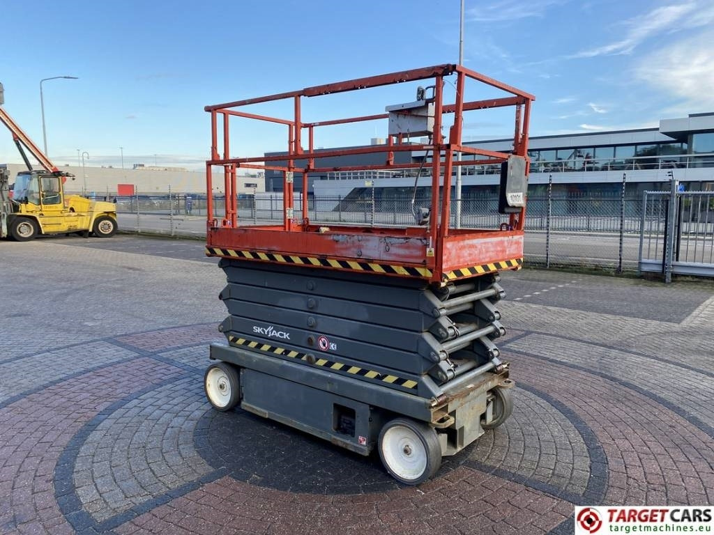 SkyJack SJIII-4740 Electric Scissor 4740 Work Lift 1380cm - Nacelle ciseaux: photos 2 SkyJack SJIII-4740 Electric Scissor 4740 Work Lift 1380cm - Nacelle ciseaux: photos 2