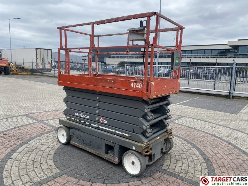 SkyJack SJIII-4740 Electric Scissor Work Lift 1380cm - Nacelle ciseaux: photos 2 SkyJack SJIII-4740 Electric Scissor Work Lift 1380cm - Nacelle ciseaux: photos 2