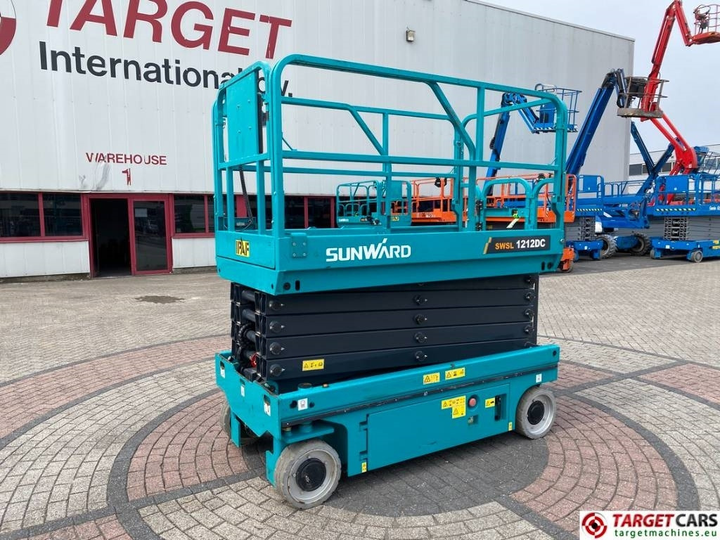 Sunward SWSL1212DC Electric Scissor Work LIft 1200cm - Nacelle ciseaux: photos 1 Sunward SWSL1212DC Electric Scissor Work LIft 1200cm - Nacelle ciseaux: photos 1
