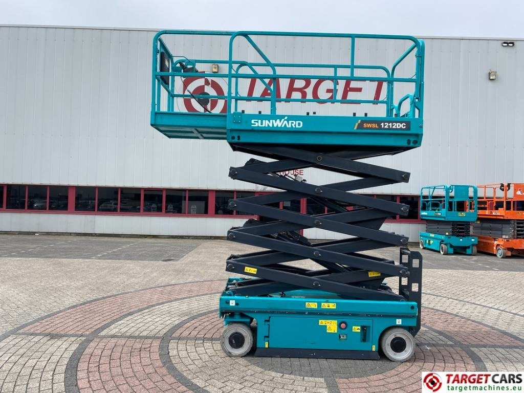 Sunward SWSL1212DC Electric Scissor Work LIft 1200cm - Nacelle ciseaux: photos 5 Sunward SWSL1212DC Electric Scissor Work LIft 1200cm - Nacelle ciseaux: photos 5